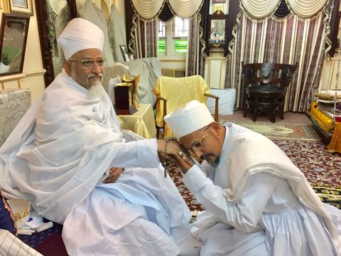 Mukaasir saheb doing Qadam-bosi of Aqaa Maulaa - 'Aashuraa 1439